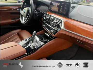 BMW 530d Luxury Line CarPlay AHK Soft-Close Massage