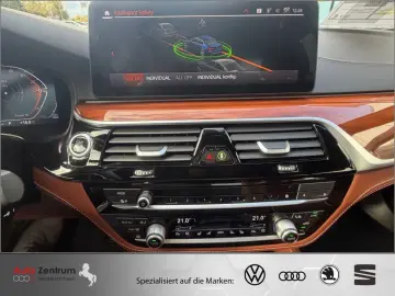 BMW 530d Luxury Line CarPlay AHK Soft-Close Massage
