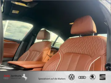 BMW 530d Luxury Line CarPlay AHK Soft-Close Massage