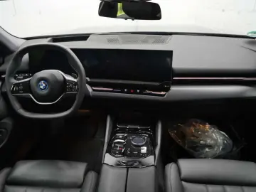 BMW 530e
