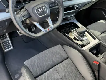 Audi Q5 SUV 2024