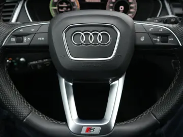 AUDI Q5 Sportback 55 2 0TFSI e quattro S line  Matrix