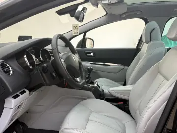 Peugeot 5008 1.6 HDi 114CP 2013 10 Euro 5