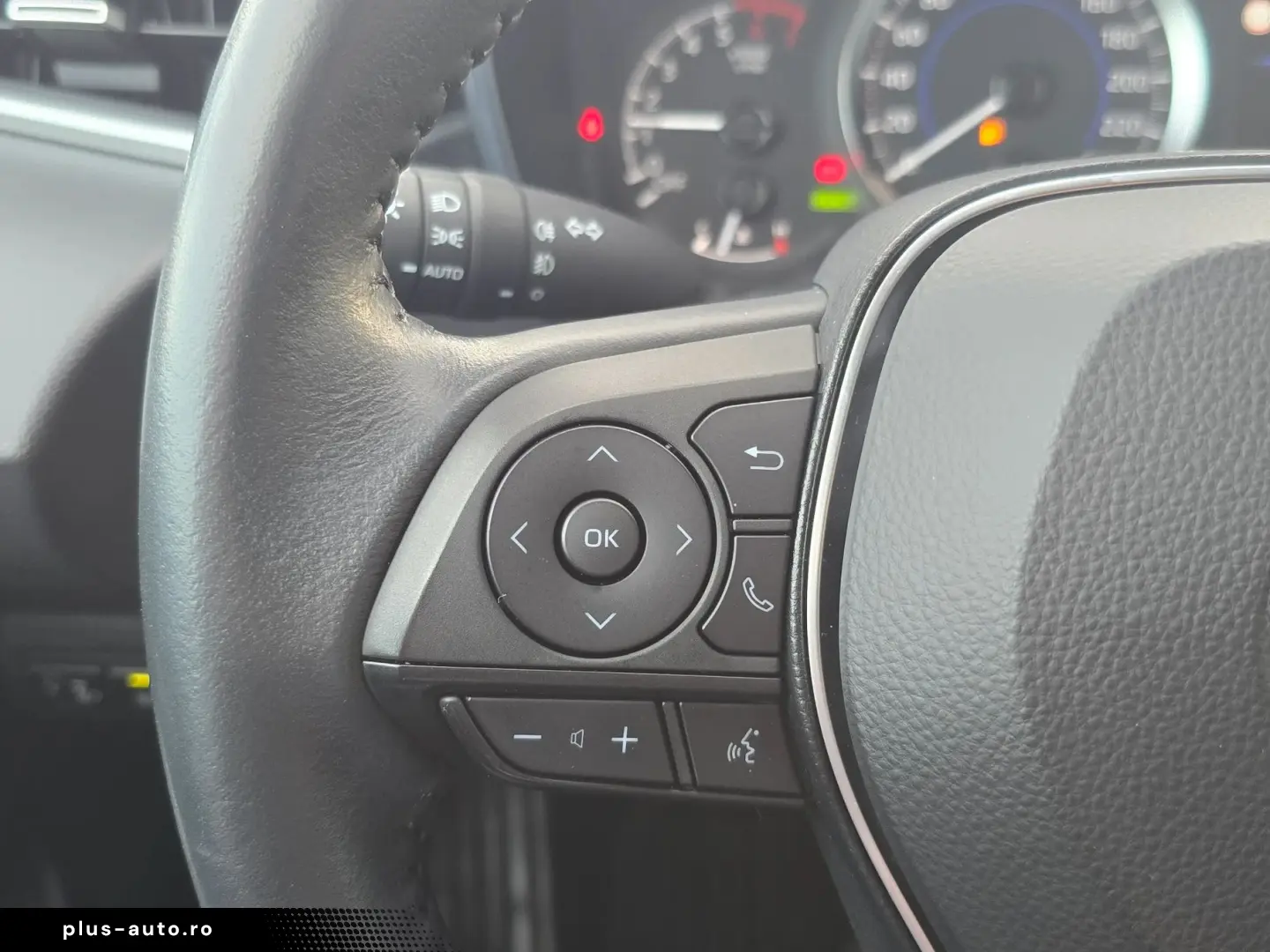 Toyota Corolla Hybrid - Business