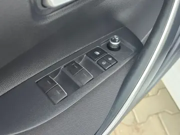 Toyota Corolla Hybrid - Business