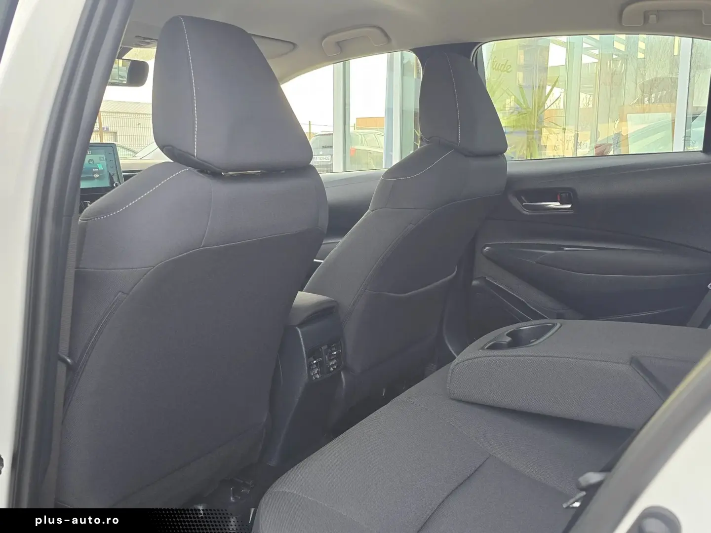 Toyota Corolla Hybrid - Business