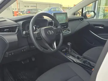 Toyota Corolla Hybrid - Business