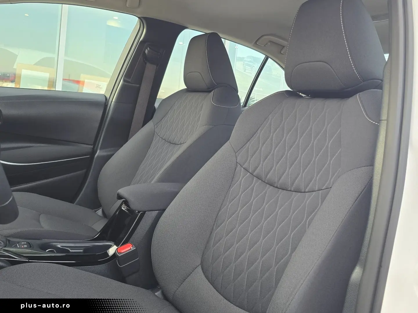 Toyota Corolla Hybrid - Business