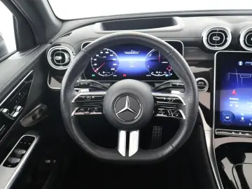 MERCEDES-BENZ GLC 400 e 4M AMG Night Pano AHK Distronic HUD