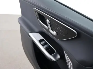 MERCEDES-BENZ GLC 400 e 4M AMG Night Pano AHK Distronic HUD