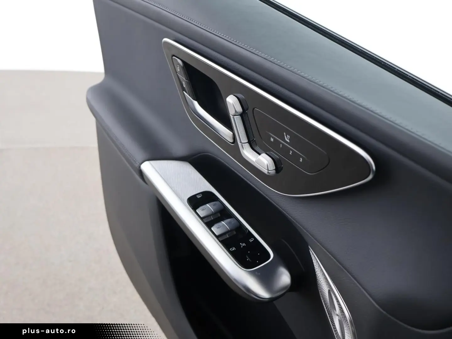 MERCEDES-BENZ GLC 400 e 4M AMG Night Pano AHK Distronic HUD