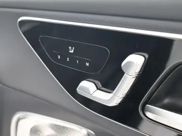 MERCEDES-BENZ GLC 400 e 4M AMG Night Pano AHK Distronic HUD