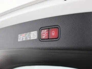 MERCEDES-BENZ GLC 400 e 4M AMG Night Pano AHK Distronic HUD