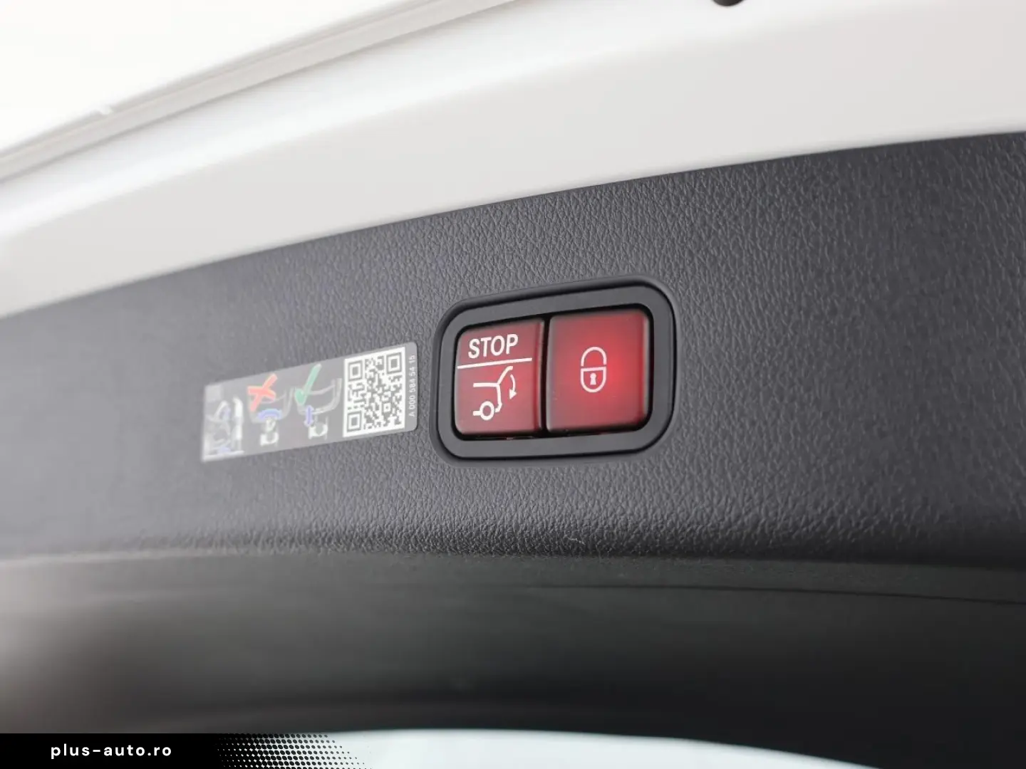 MERCEDES-BENZ GLC 400 e 4M AMG Night Pano AHK Distronic HUD