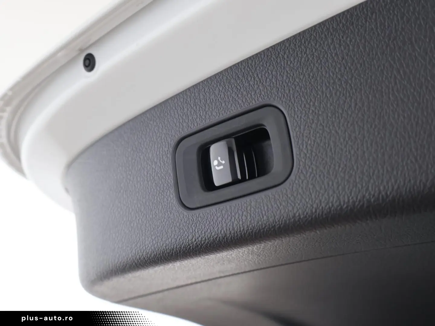 MERCEDES-BENZ GLC 400 e 4M AMG Night Pano AHK Distronic HUD