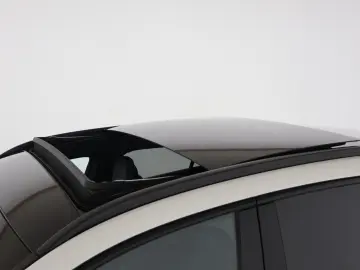 MERCEDES-BENZ GLC 400 e 4M AMG Night Pano AHK Distronic HUD