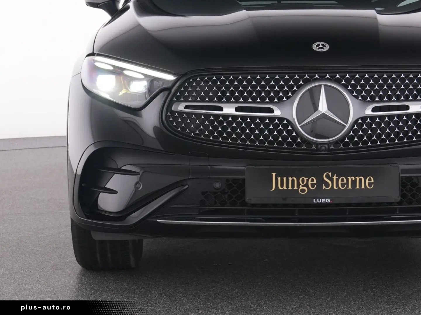 MERCEDES-BENZ GLC 220 d 4M AMG MBUX DLight Pano AHK &hellip;