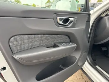 VOLVO XC60 B5 B AWD Core