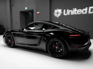 PORSCHE Cayman GTS 4.0