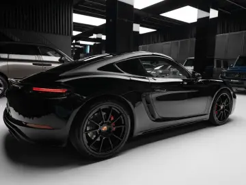 PORSCHE Cayman GTS 4.0