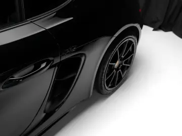 PORSCHE Cayman GTS 4.0