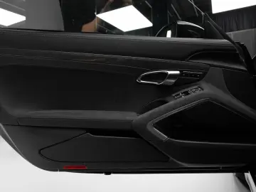 PORSCHE Cayman GTS 4.0