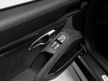 PORSCHE Cayman GTS 4.0