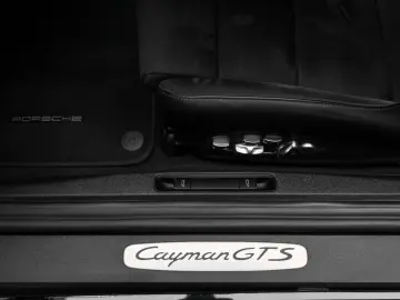 PORSCHE Cayman GTS 4.0
