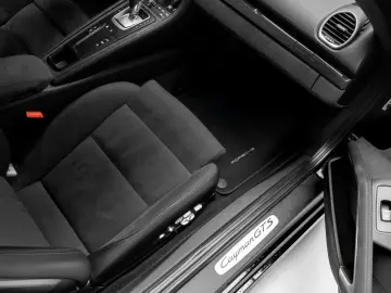 PORSCHE Cayman GTS 4.0