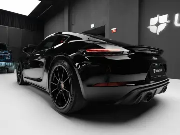 PORSCHE Cayman GTS 4.0