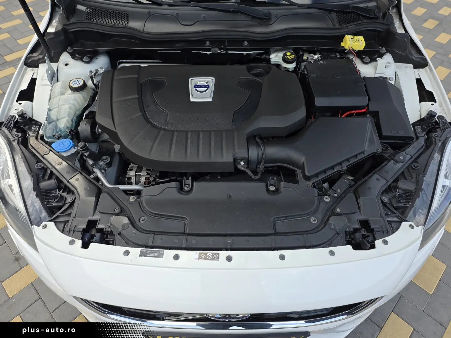 Volvo V40 2.0D3   150 cp