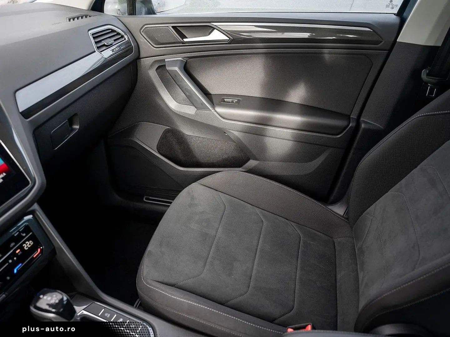 VW Tiguan 2.0 TSI Elegance 4M DSG AHK 360  HUD PANO