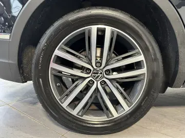 VW Tiguan 4Motion Elegance Sport NAV LED PANO 19