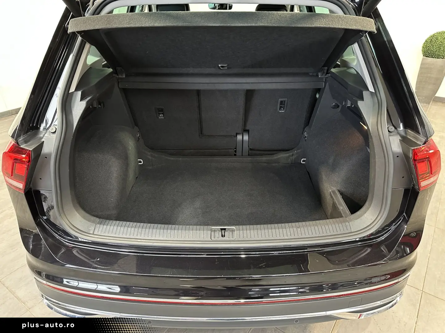 VW Tiguan 4Motion Elegance Sport NAV LED PANO 19