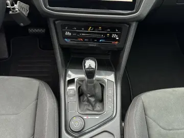 VW Tiguan 4Motion Elegance Sport NAV LED PANO 19