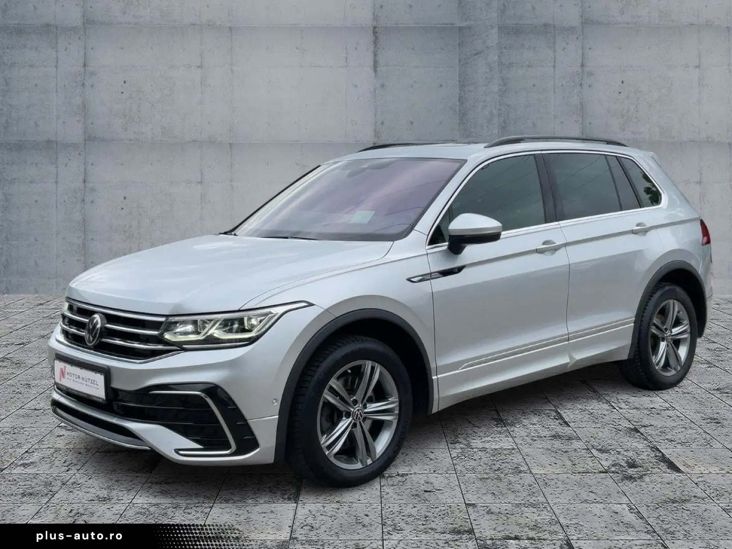 VW Tiguan 2.0 TSI DSG 4M R-LINE MATRIX NAVI AHK ACC