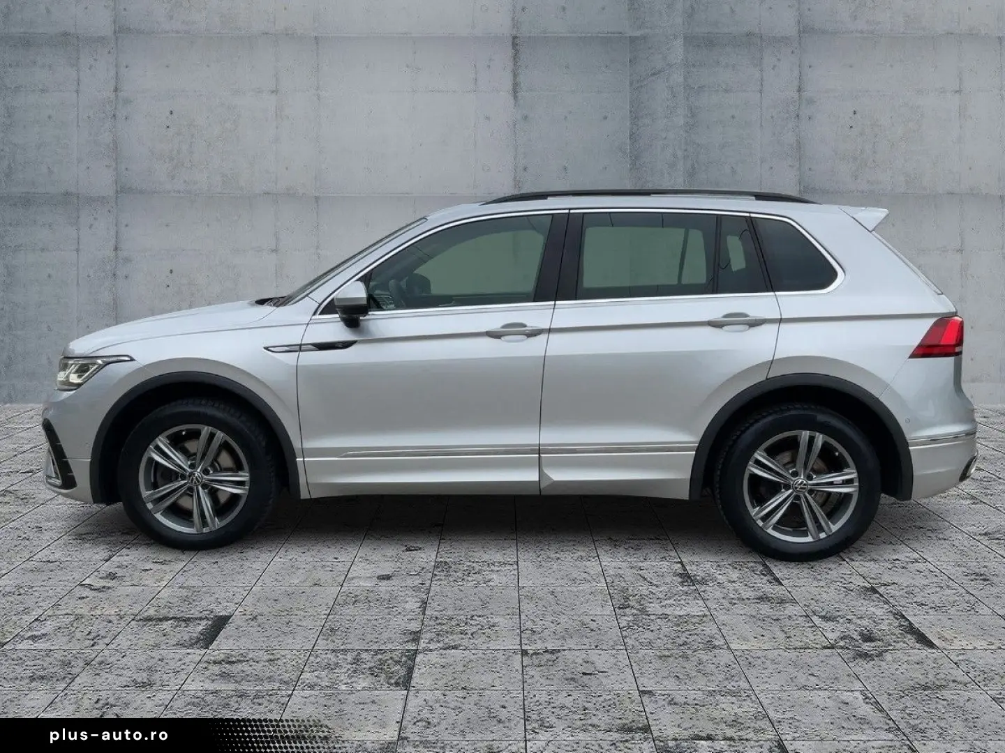VW Tiguan 2.0 TSI DSG 4M R-LINE MATRIX NAVI AHK ACC