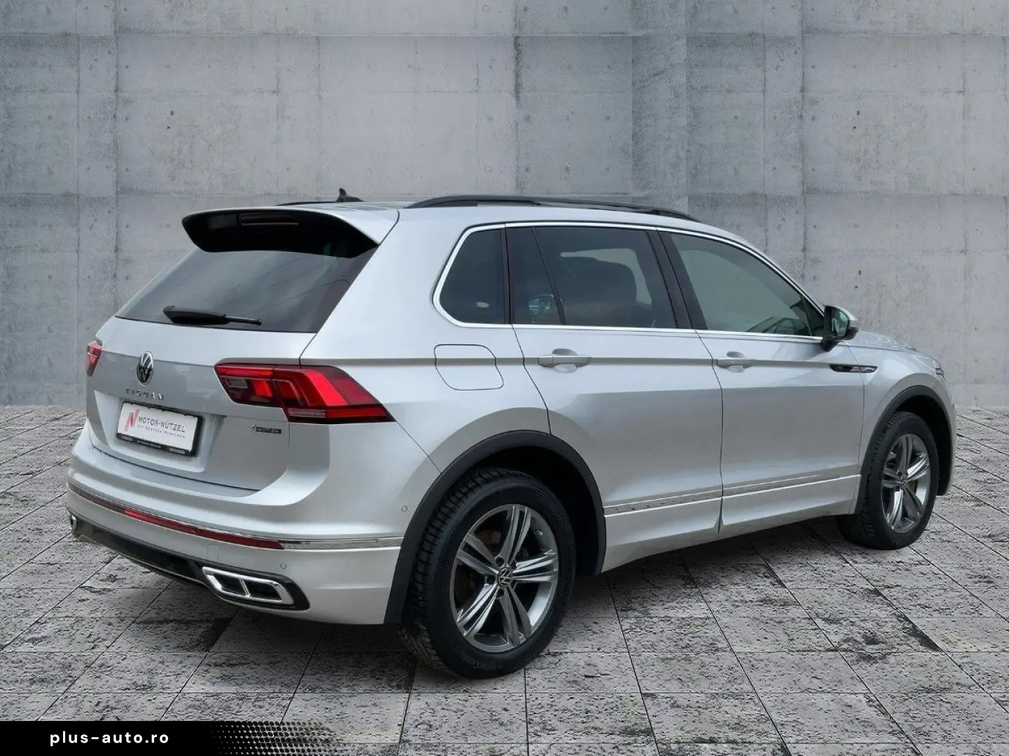 VW Tiguan 2.0 TSI DSG 4M R-LINE MATRIX NAVI AHK ACC