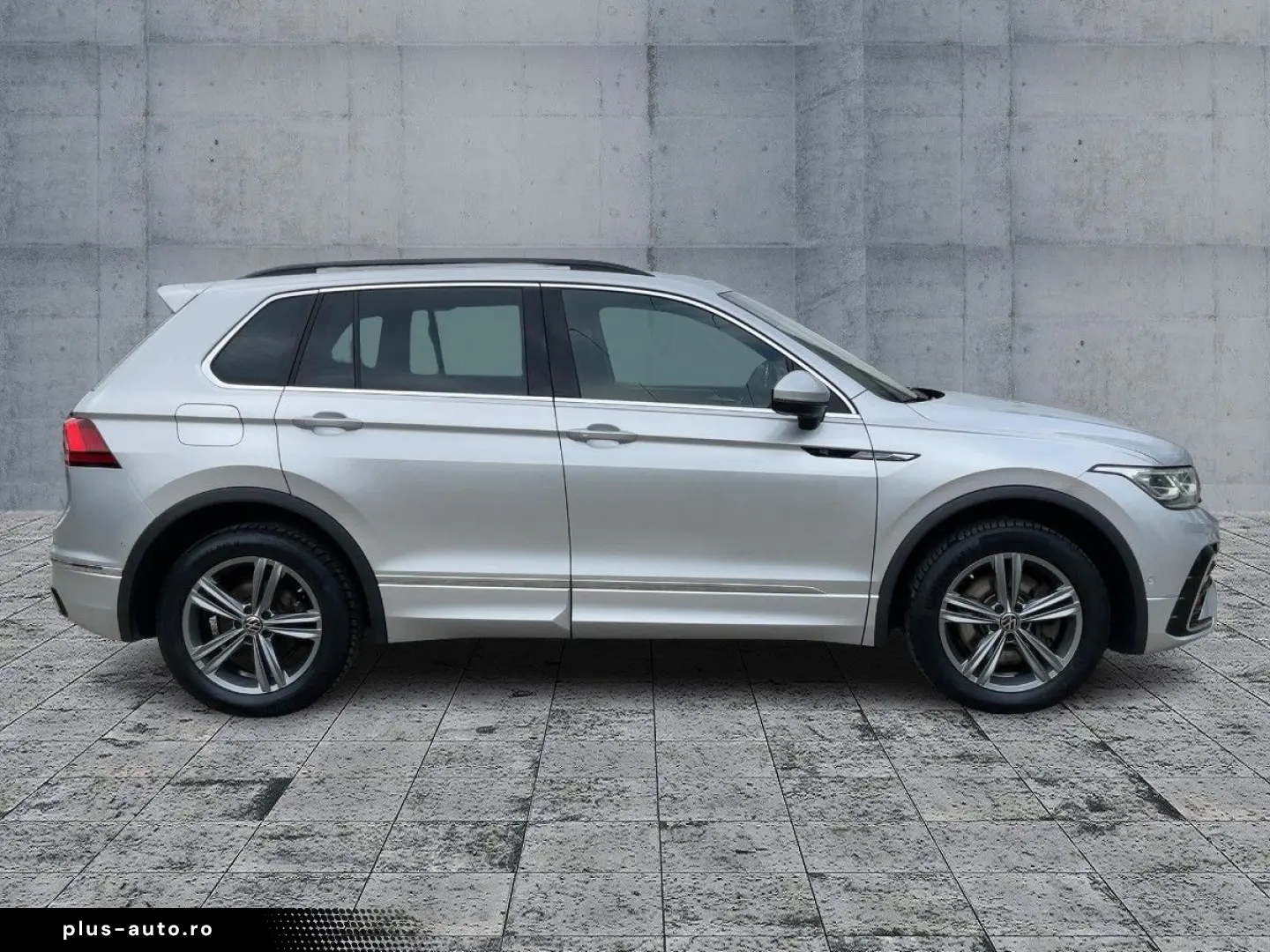 VW Tiguan 2.0 TSI DSG 4M R-LINE MATRIX NAVI AHK ACC