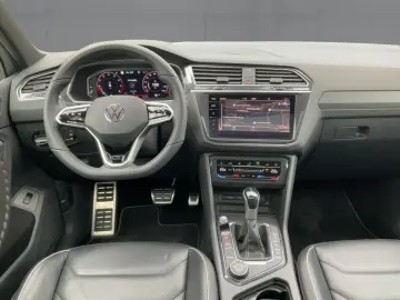 VW Tiguan 2.0 TSI DSG 4M R-LINE MATRIX NAVI AHK ACC