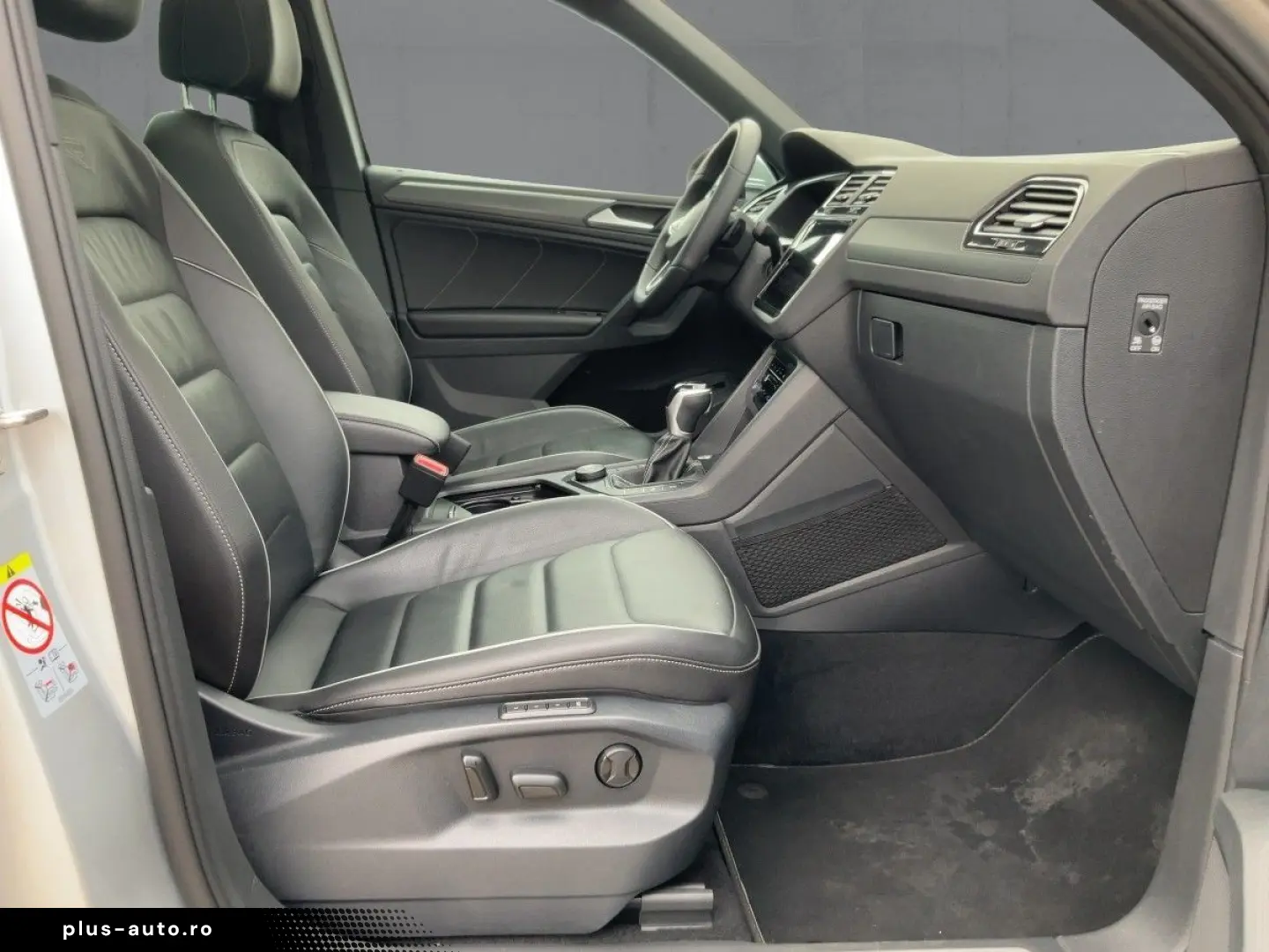 VW Tiguan 2.0 TSI DSG 4M R-LINE MATRIX NAVI AHK ACC