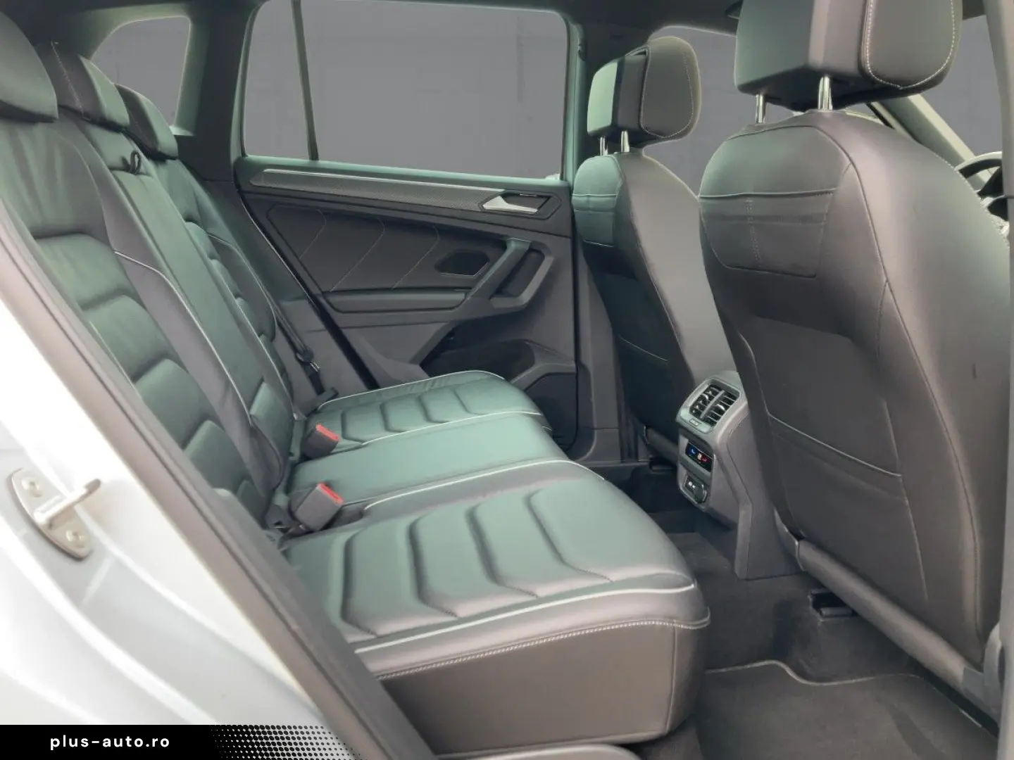 VW Tiguan 2.0 TSI DSG 4M R-LINE MATRIX NAVI AHK ACC