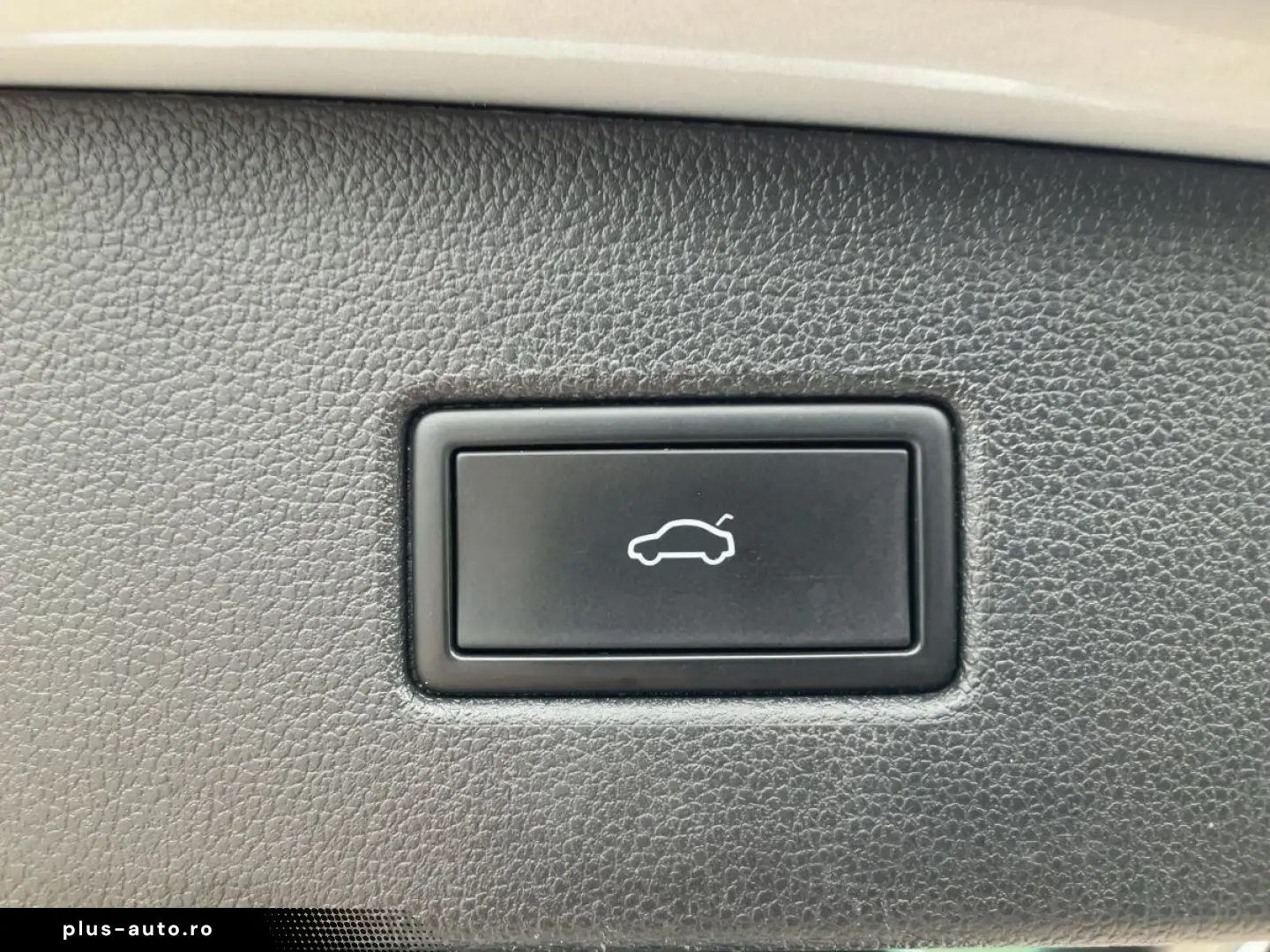 VW Tiguan 2.0 TSI DSG 4M R-LINE MATRIX NAVI AHK ACC