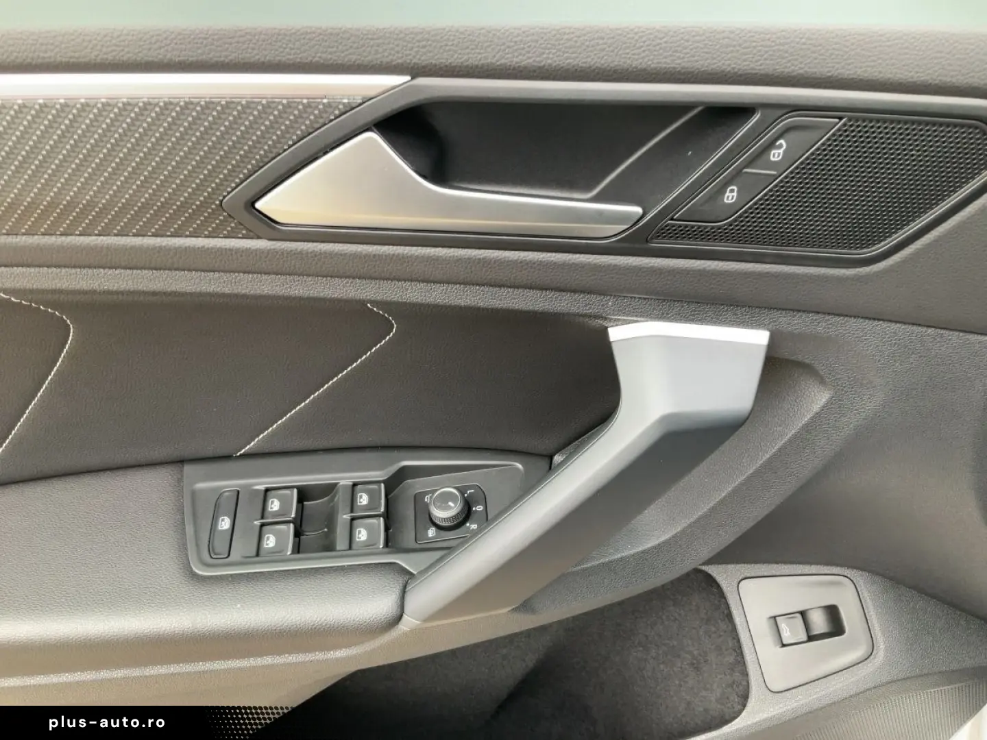 VW Tiguan 2.0 TSI DSG 4M R-LINE MATRIX NAVI AHK ACC