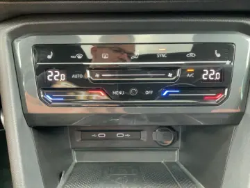 VW Tiguan 2.0 TSI DSG 4M R-LINE MATRIX NAVI AHK ACC