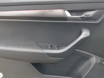 SKODA Karoq Sportline 2.0 TDI DSG 4x4 AHK ACC Amundsen