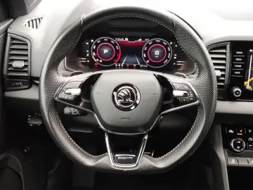 SKODA Karoq 2.0 TSI Sportline 4x4 DSG 4xSHZ ACC AHK LM