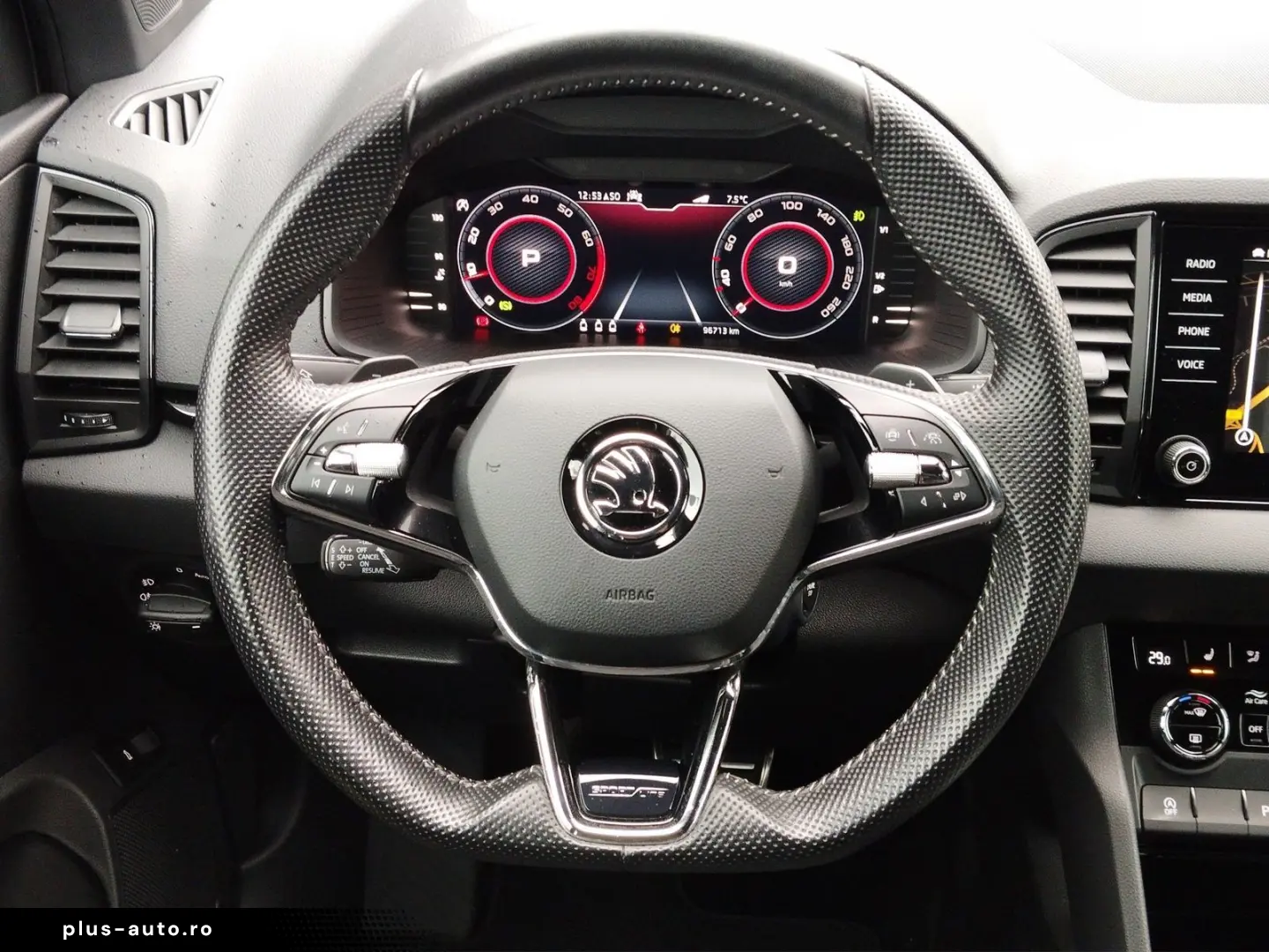 SKODA Karoq 2.0 TSI Sportline 4x4 DSG 4xSHZ ACC AHK LM