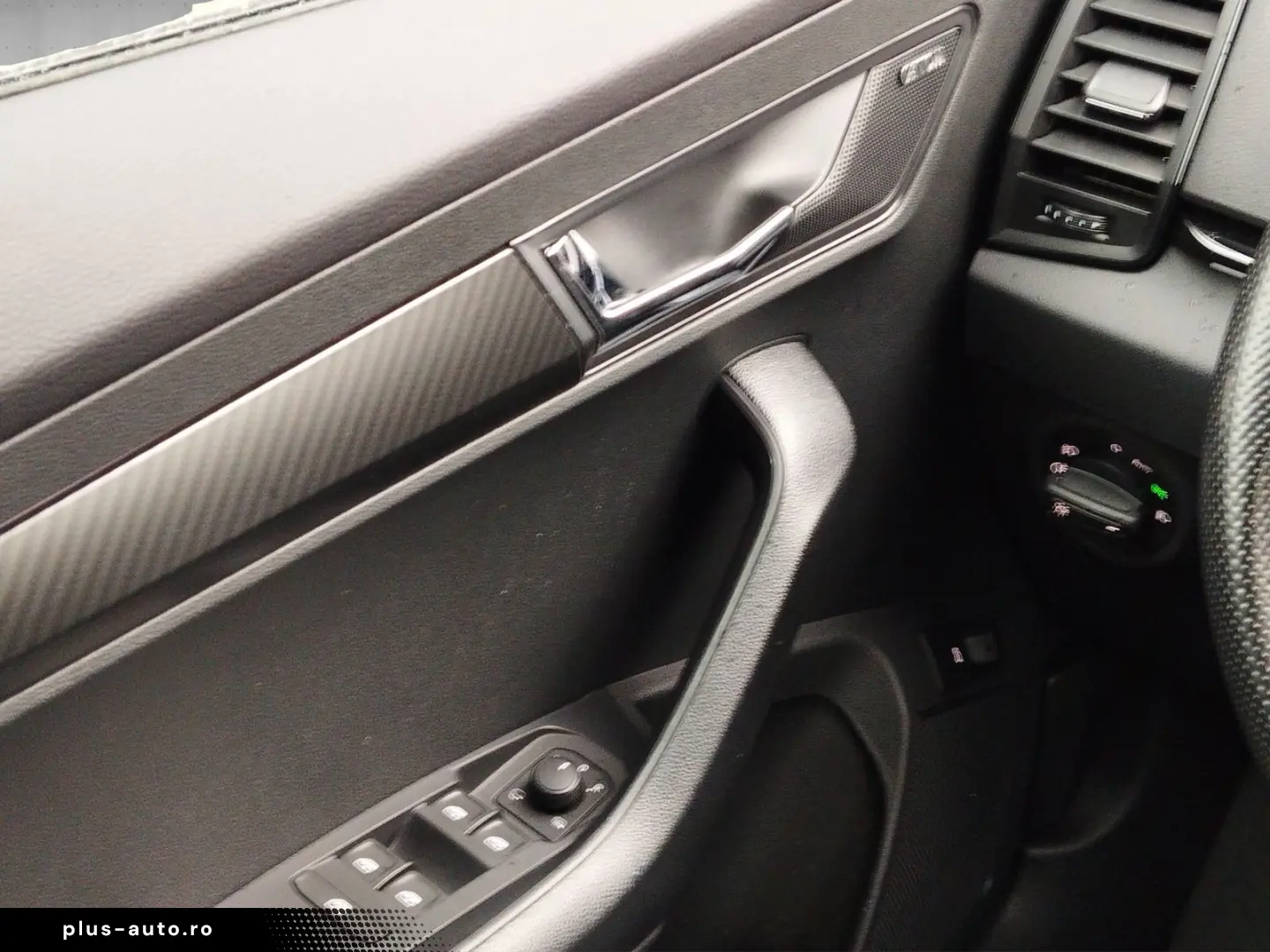 SKODA Karoq 2.0 TSI Sportline 4x4 DSG 4xSHZ ACC AHK LM