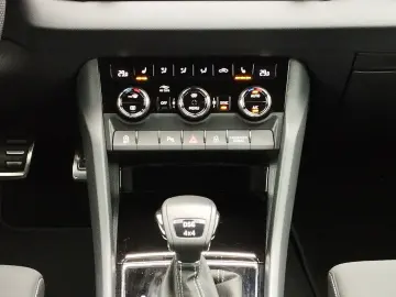 SKODA Karoq 2.0 TSI Sportline 4x4 DSG 4xSHZ ACC AHK LM